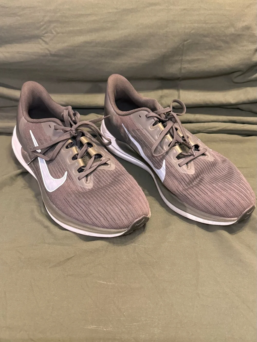 Nike Men's Athletic Running Shoes Mauve with White Swoosh